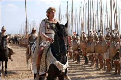 Dans "Alexandre", film historique réalisé par Oliver Stone, sorti en janvier 2005, quel acteur incarne Alexandre le Grand ?
