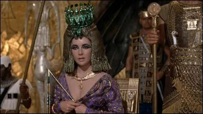 Dans "Cléopâtre", film réalisé par Joseph L. Mankiewicz et sorti en 1963, quelle actrice incarne Cléopâtre ?
