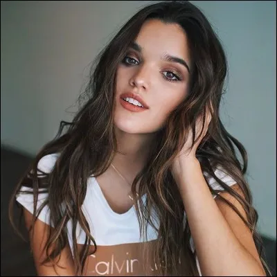 Elle est interprétée par :