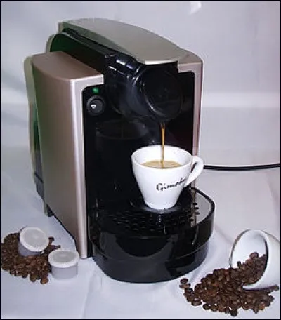 "Espace détente" est une création cinématographique du duo comique Les chevaliers du fiel...