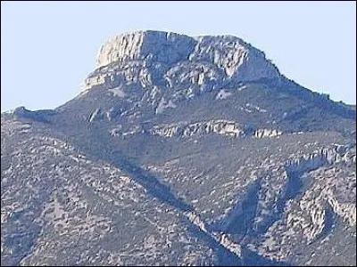 "La Gloire de mon père", tiré du roman de Marcel Pagnol, a été réalisé en 1990 par... ? (Photo : le Garlaban, en Provence, lieu de tournage)