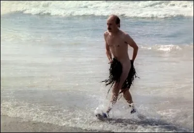 Dans "M. Hire", Michel Blanc joue un rôle comique, proche du fameux vacancier du Club Med...