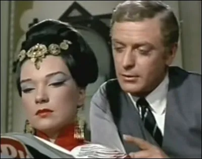 Dans l'amusant "Hold-up extraordinaire", Shirley Mac Laine est une milliardaire victime d'un vol d'oeuvre d'art...