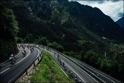Nous arrivons en mai, les classiques sont terminées et le premier grand Tour arrive. Quel coureur triomphe sur la 101e édition du Giro d'Italie ?