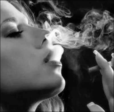 Qui chantait "Ta cigarette m'énerve un peu..."