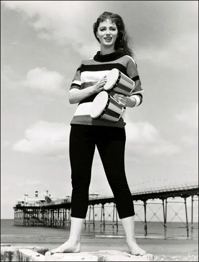 "Il était un petit navire" est un véritable petit bijou de comédie britannique, datant de 1957, avec Alec Guiness en marin ayant le mal de mer. Quelle va être son idée ?