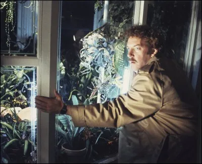 "L'Invasion des profanateurs", sorti en 1978, est un remake avec Donald Sutherland. Quelle est la nature du film ?