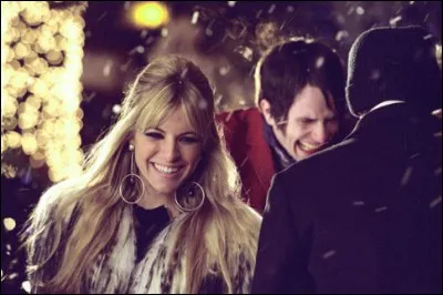 Dans la première version de "Irrésistible Alfie", c'est Michael Caine qui tenait le rôle d'Alfie, le dragueur. Par qui est-il remplacé dans la version récente ?