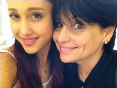 Comment s'appelle sa mère ?