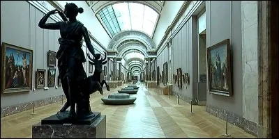 En tant que musée permanent, le Louvre fut fondé avant le British Museum de Londres.