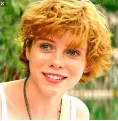 À la fin, qui embrasse Beverly ?