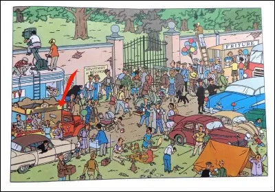 Dans le même album, faîtes marcher votre (ou vos) neurone(s) pour retrouvez le nom du marchand de glace de Moulinsart (voir flèche rouge à gauche).