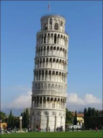 Qui a construit la tour de Pise ?