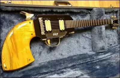 Qui chantait "J'accuse les hommes de crimes sans pardon au nom d'un homme ou d'une religion" ?