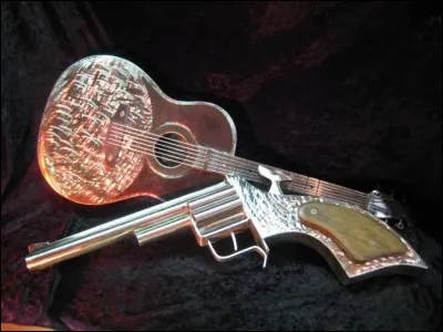 Qui chantait "La victime est si belle et le crime est si gai" ?