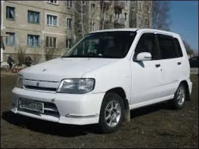 Quel est le nom de ce modèle de la marque Nissan ?