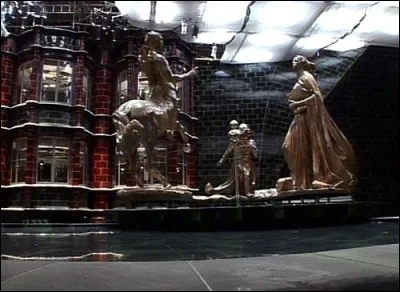 Comment s'appelle le Ministre de la Magie, après que Scrimgeour ait été tué ?