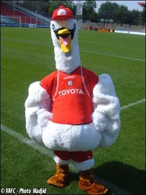 De quel nationalit est le club support par cette mascotte ?