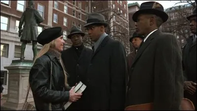 "Malcolm X" est un film de Spike Lee, sorti en 1992, consacré à la vie du militant des droits des Afro-Américains assassiné en 1965. Quel acteur incarne Malcolm X ?