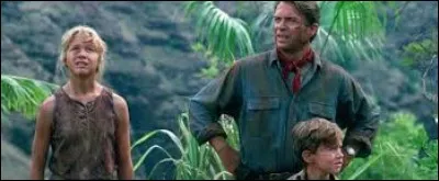 Année : 1993
Genre : Aventure/ Science-fiction
Acteurs : Sam Neill, Jeff Goldblum.
Indices : Dinosaure, enfant, tyrannosaure, voiture.
Que suis-je ?