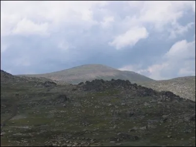 Quelle est la hauteur du mont Kosciuszko en Australie ?