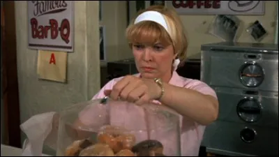 Année : 1974
Genre : Romance. 
Acteurs : Ellen Burstyn, Kris Kristofferson.
Indices : Femme au foyer/Veuve/Chanteuse/Californie.
Quel est ce film ?