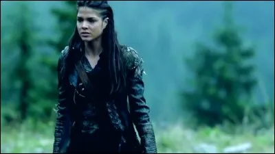 Quel membre anciennement banni par Octavia se voit pardonner par cette dernière ?