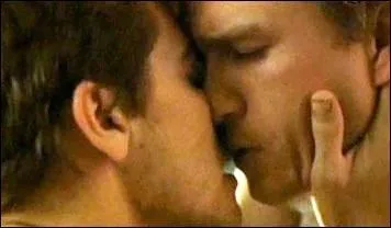 Quels sont les noms des deux personnages qui s'embrassent dans 'Brokeback Mountain' ?