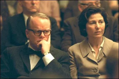 "Truman Capote" est un film américano-canadien réalisé par Bennett Miller, sorti en 2005. Quel acteur y incarne l'écrivain ?