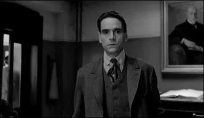 "Kafka", film sorti en 1991, mélange des éléments de la biographie de Franz Kafka, interprété par Jeremy Irons, à l'univers de ses romans. Qui est le réalisateur du film ?