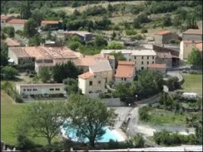 Petit village Catalan de 38 habitants, dans la région naturelle du Fenouillèdes, Fosse se situe en région ...