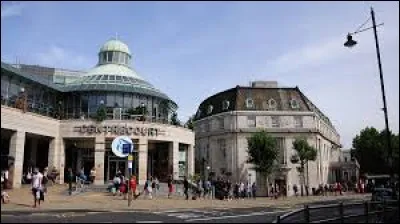 De quelle ville anglaise Wimbledon est-il un quartier ?