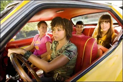 Année : 2007
Genre : Thriller, comédie. 
Acteurs : Kurt Russell, Rosario Dawson
Indices : Copines/Balafre/Bolide/Poursuite.
Quel est ce film ?