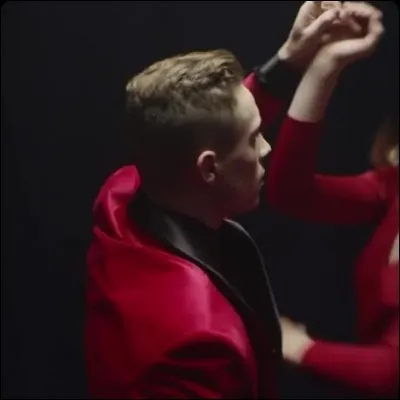 La danse de "Go to Sleep" avait déjà été présentée par Loïc et Justine dans une autre vidéo. Laquelle ?