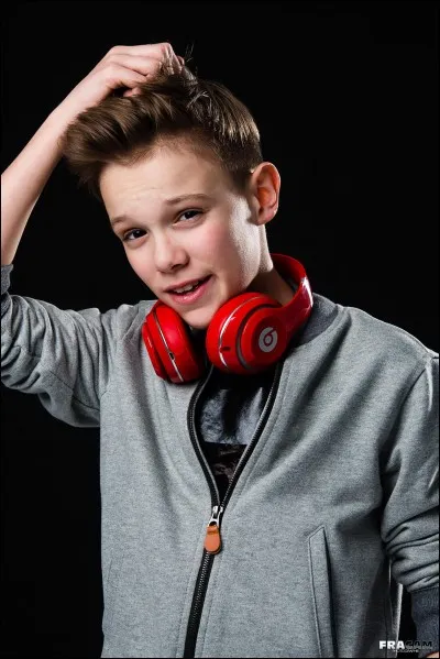 Dans la chambre d'hôtel, il n'y a qu'un seul lit...