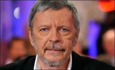 Le chanteur Renaud a un frère jumeau qui s'appelle David.