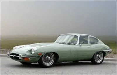 La Jaguar Type E est une voiture anglaise produite dans les années 40 et 50.