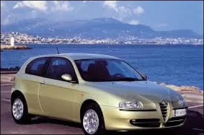 Qui suis-je, moi qui fut élue voiture de l'année en 2001 ?