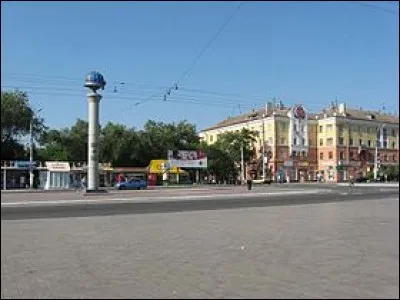 Cette ville ukrainienne de 450 000 habitants, port industriel sur la mer d'Azov, c'est :