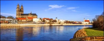 Cette ville allemande de 230 000 habitants, sur l'Elbe, c'est :
