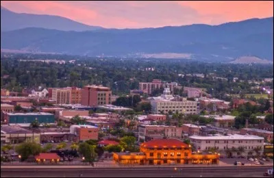 Cette ville des Etats-Unis, deuxième ville du Montana avec 70 000 habitants, entourée de montagnes, c'est :