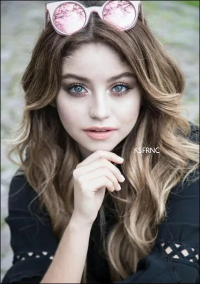 Elle n'aime pas son nez.