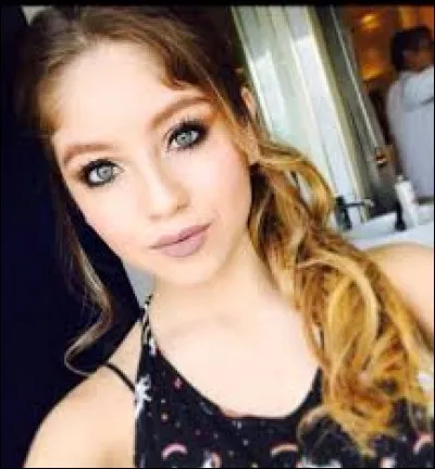 A-t-elle une chaîne YouTube ?