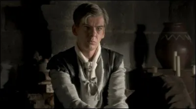 Dans la vie, de quel autre acteur de la série, le comédien interprétant Nathair est-il le frère ?