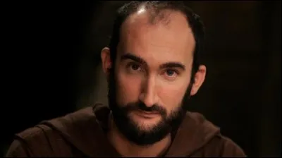 Dans un des épisodes pilotes, précurseurs de la série, on apprend le prénom d'un des tontons de Père Blaise. Quel est-il ?