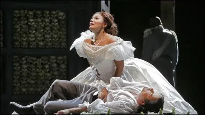 Dans quelle ville italienne se situe l'action de la tragédie de William Shakespeare « Roméo et Juliette » ?