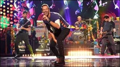 Quel est le titre de leur premier album studio ?