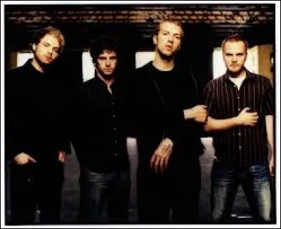 Avec quelle chanteuse le groupe partage-t-il un duo sur la chanson "Hymn for the Weekend" ?