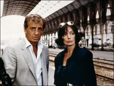 "Joyeuses Pâques" est une comédie avec Jean-Paul Belmondo, tirée d'une pièce de Jean Poiret...