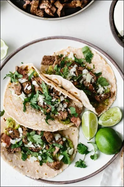 Les tacos sont un plat typique du Mexique.